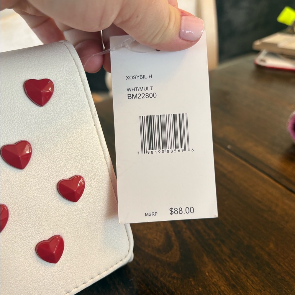 White crossbody purse with mini red hearts. - Picture 5 of 6